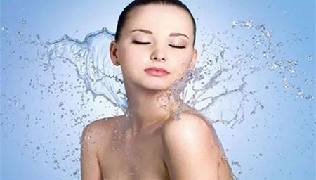 還在靠敷面膜補(bǔ)水？那你的皮膚肯定出問(wèn)題！